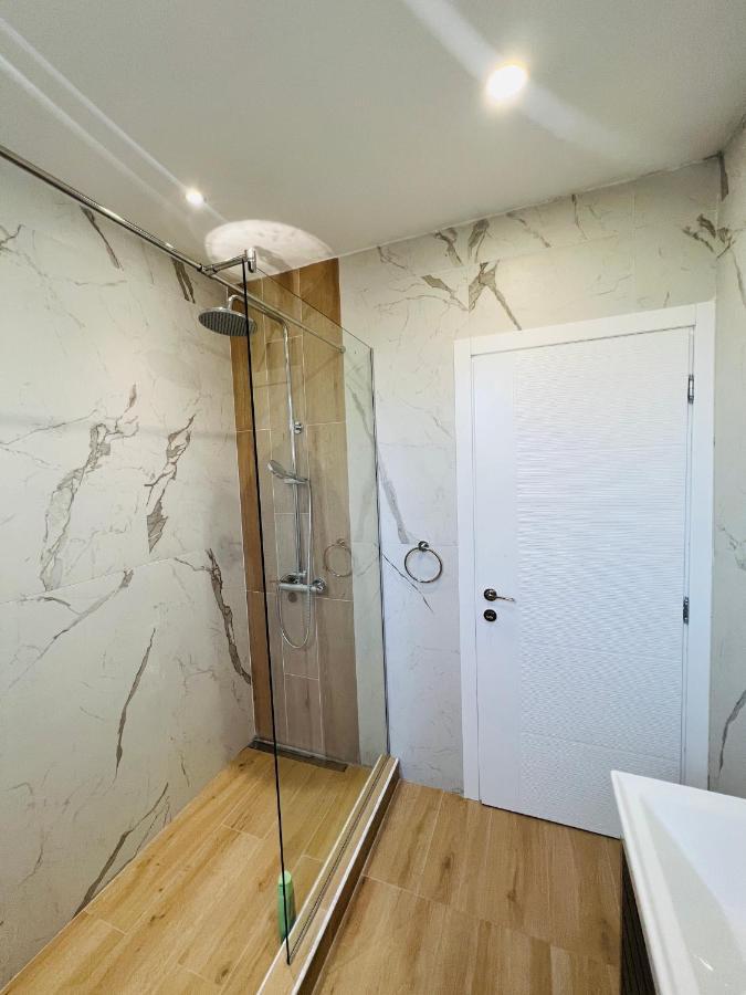 Apartment Luxury Explorer Подгорица Екстериор снимка